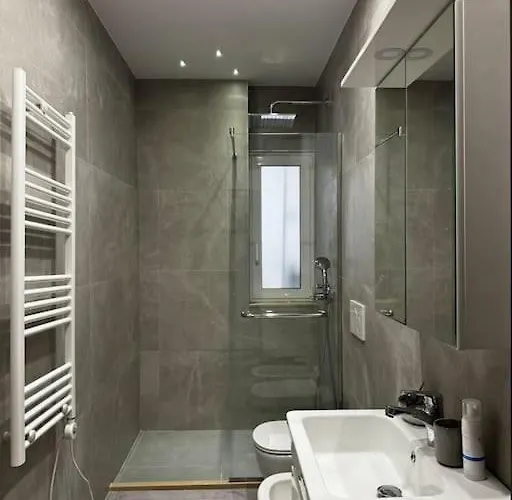 Noia Blloku * Tirana